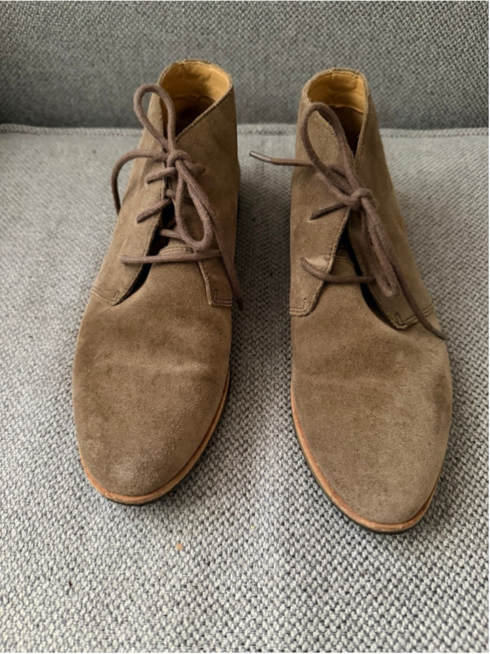 Clarks women’s brown suede Phenia Desert Boot sz 8.5